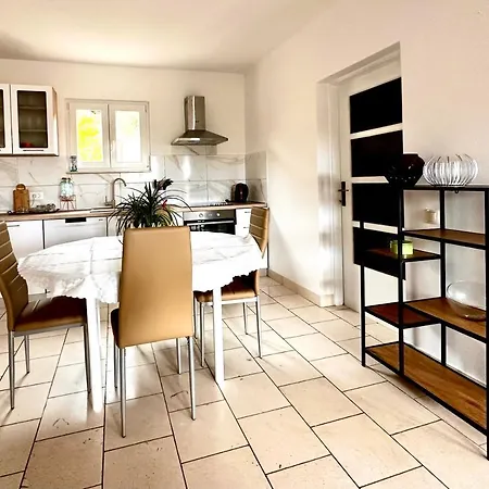 Comfort Zone, Apartment
